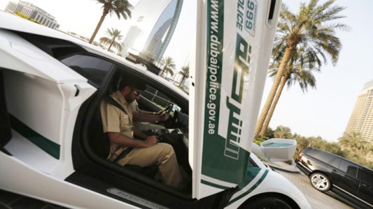 Dubai police is now equipped with Google Glass to traffic violators-4