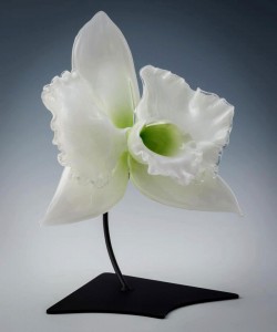 Gigantic And Realistic Flower Sculptures Made From Glass -1