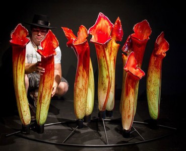 Gigantic And Realistic Flower Sculptures Made From Glass -10