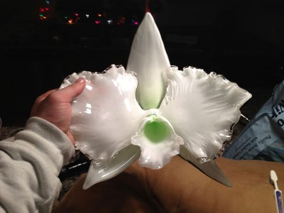 Gigantic And Realistic Flower Sculptures Made From Glass -14