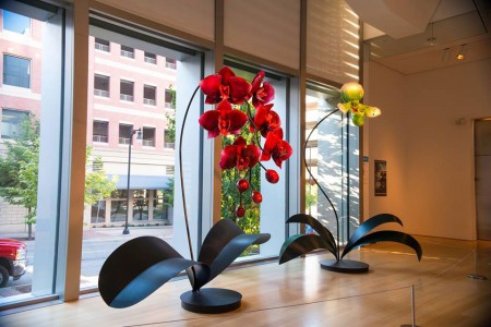 Gigantic And Realistic Flower Sculptures Made From Glass -8