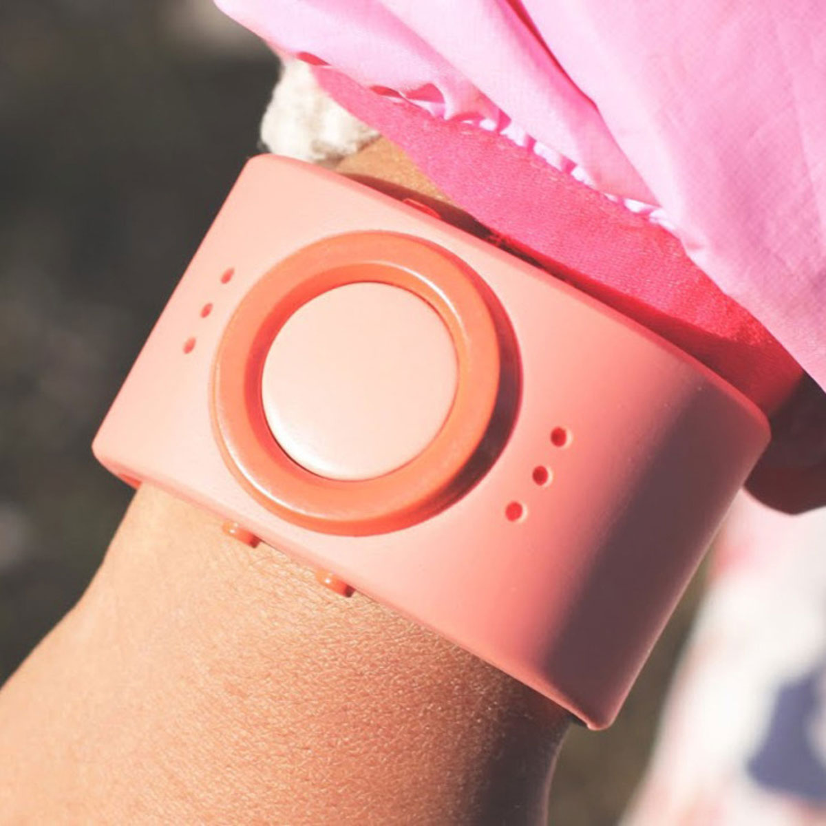 Tinitell: This Connected Bracelet Lets You Always Stay In Touch with your child -