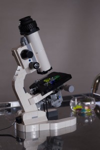World's First Functional Microscope Made Using LEGO Bricks-4