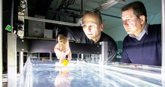Groundbreaking-Scientists Manipulate Water Waves To Move Objects On A Desired Path-1