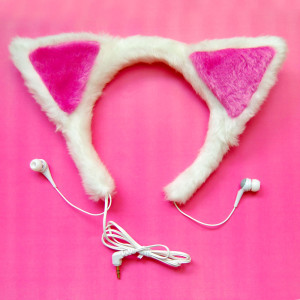 A headphone shaped as cat ears-20 Stylish Audio Headphones To Enjoy Your Favorite Music-1