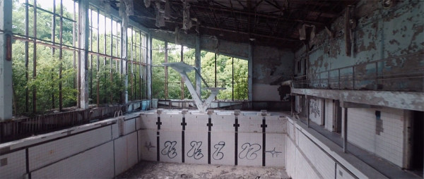 Scary Drone Video Captures Ruins of Ghost Town Of Chernobyl-8