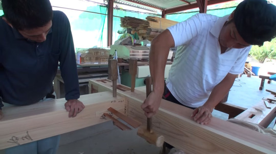 Expert Japanese Carpenters Make Wooden buildings without Using Nails!-4