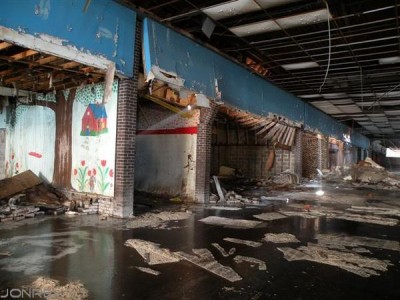 Dixie Square - Harvey, Illinois -Top 9 Most Surreal Abandoned American Shopping Centers-10