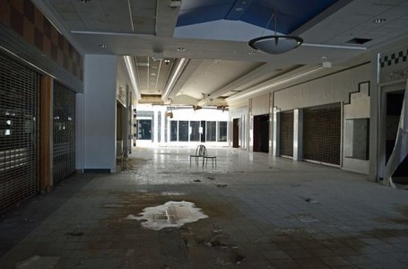 Turfland Mall - Lexington, Kentucky-Top 9 Most Surreal Abandoned American Shopping Centers-11