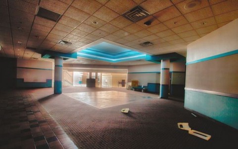 Crestwood Mall - St. Louis, Missouri -Top 9 Most Surreal Abandoned American Shopping Centers-15