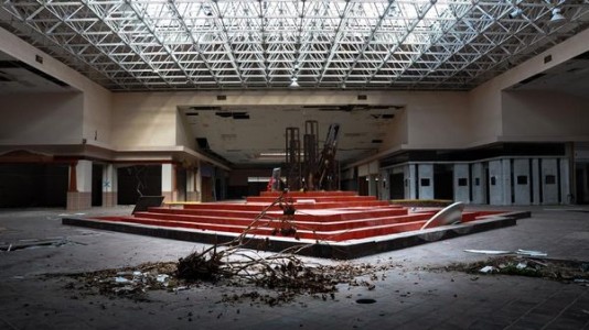 Top 9 Most Surreal Abandoned American Shopping Centers-4