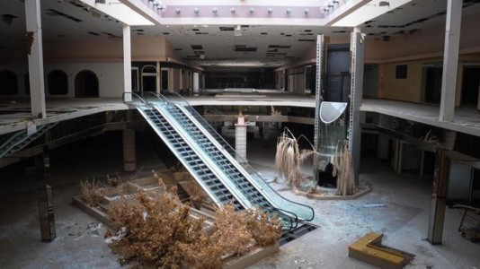 Top 9 Most Surreal Abandoned American Shopping Centers-8