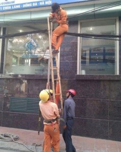 25 Examples Of Worst Engineering Safety Practices-10