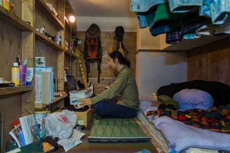 Stunning Images Of People Living In Very Small Rooms In Japan-2