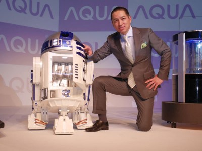 This Amazing R2-D2 Will Come To You And Provide Fresh Drinks-1