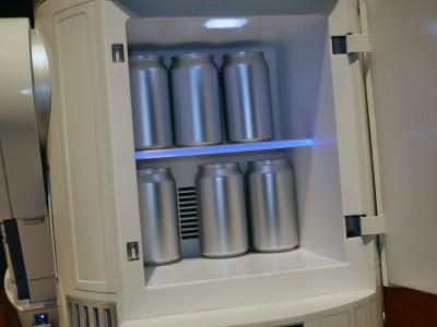 This Amazing R2-D2 Will Come To You And Provide Fresh Drinks-8