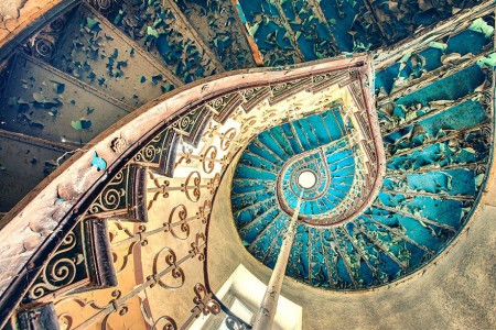 30 Absolutely Mesmerizing Spiral Staircase Designs From Around The World-5