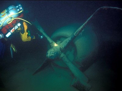 Amazing Pictures of World War 2 Bomber At Bottom Of Nevada Lake-