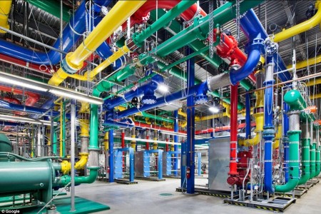 Google Gives A Rare Glimpse Into Its Gigantic Network Infrasture Used To Provide Its Various Services-4