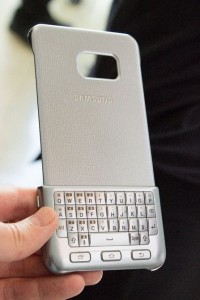 Hands-on Review Of Samsung's Blackberry Like Qwerty Keyboard-3