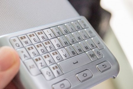 Hands-on Review Of Samsung's Blackberry Like Qwerty Keyboard-4