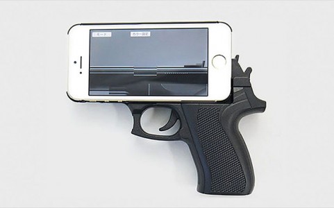 Police Uses Rifles And Tasers To Approach A Man With iPhone Gun case-