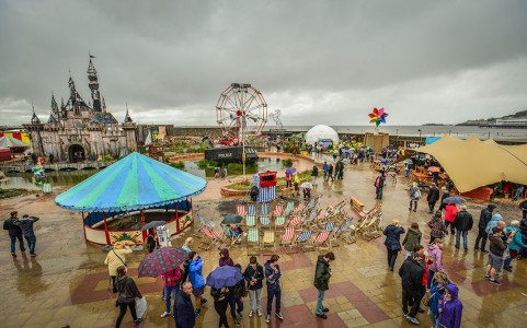 Dismaland- A Disneyland Like Park That Mocks The Decadence Of Our Society-26