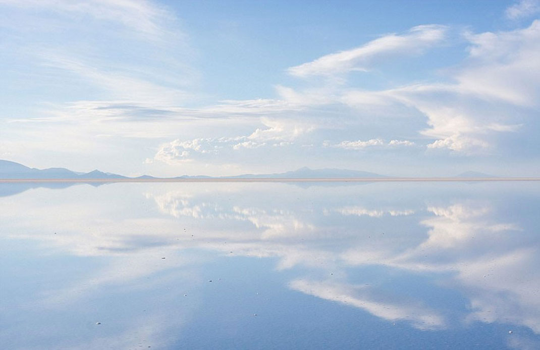 The Incredible Beauty of Salt Desert Transformed Into Gigantic Mirror