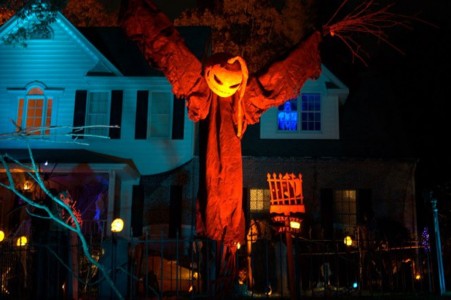These Halloween Decorations Convert Homes Into Real Horror Meuseums-34