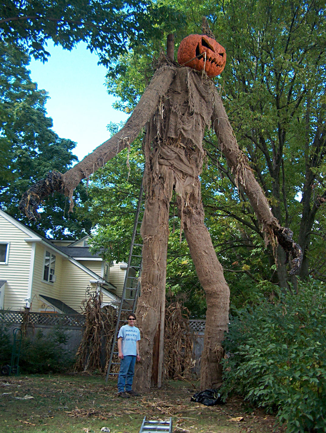 Giant Halloween Decorations to Add Some Fright