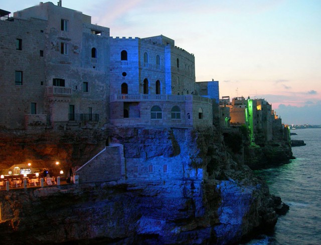Grotta Palazzese-Amazing Italian Restaurant Carved Into A Cliff--5