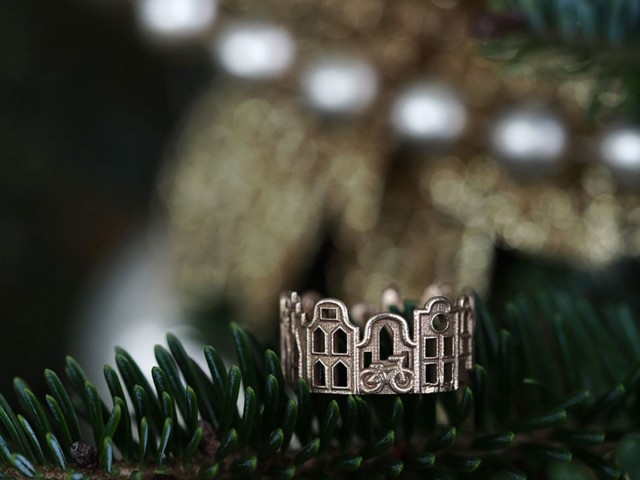 Rings made as the architectures of famous cities-