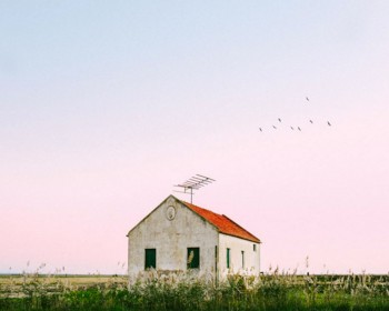 26 Lonely Houses Around The World That Are A Small Paradise--11