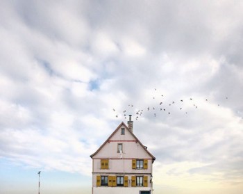 26 Lonely Houses Around The World That Are A Small Paradise--15