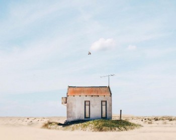 26 Lonely Houses Around The World That Are A Small Paradise--2