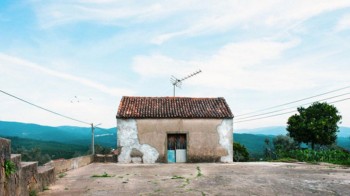 26 Lonely Houses Around The World That Are A Small Paradise--20