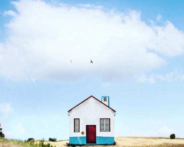 26 Lonely Houses Around The World That Are A Small Paradise--21