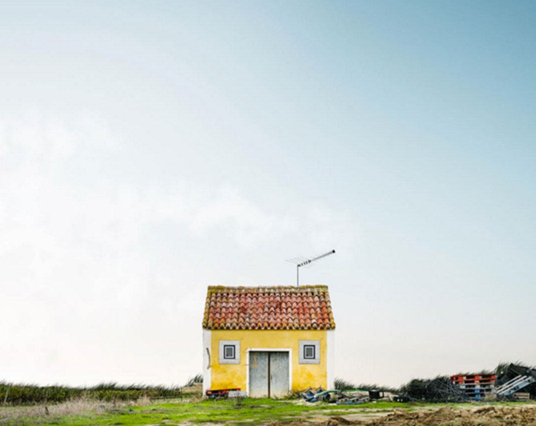 26 Lonely Houses Around The World That Are A Small Paradise--23