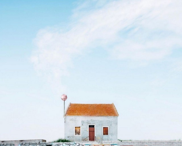 26 Lonely Houses Around The World That Are A Small Paradise--3