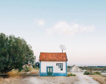 26 Lonely Houses Around The World That Are A Small Paradise--6