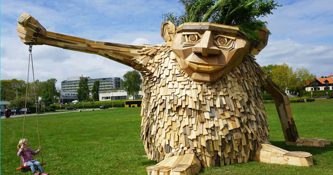 Gigantic Wooden Sculptures Made Using Simple Wood Debris--2
