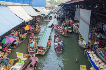 Damnoen Saduak-This Floating market Is A Symbol Of Traditional Thai Culture--6