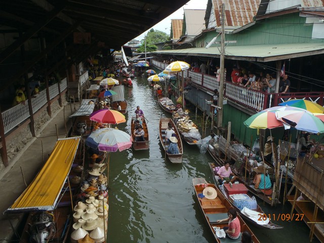 Damnoen Saduak-This Floating market Is A Symbol Of Traditional Thai Culture-