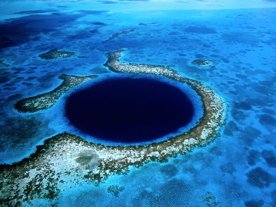 Great Blue Hole-This Vast Oceanic Trench That Attracts Divers From Around The World--1