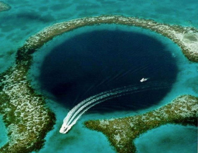 Great Blue Hole-This Vast Oceanic Trench That Attracts Divers From Around The World--3
