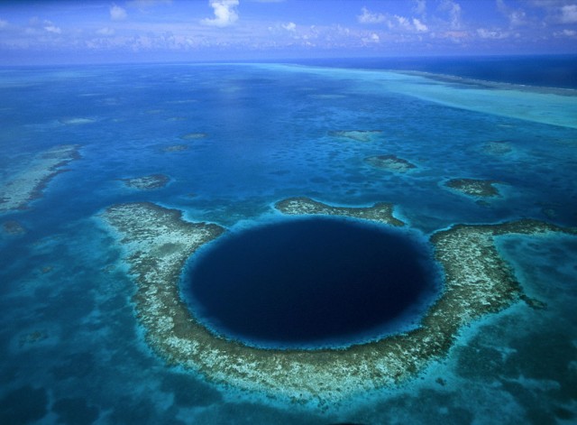 Great Blue Hole-This Vast Oceanic Trench That Attracts Divers From Around The World-