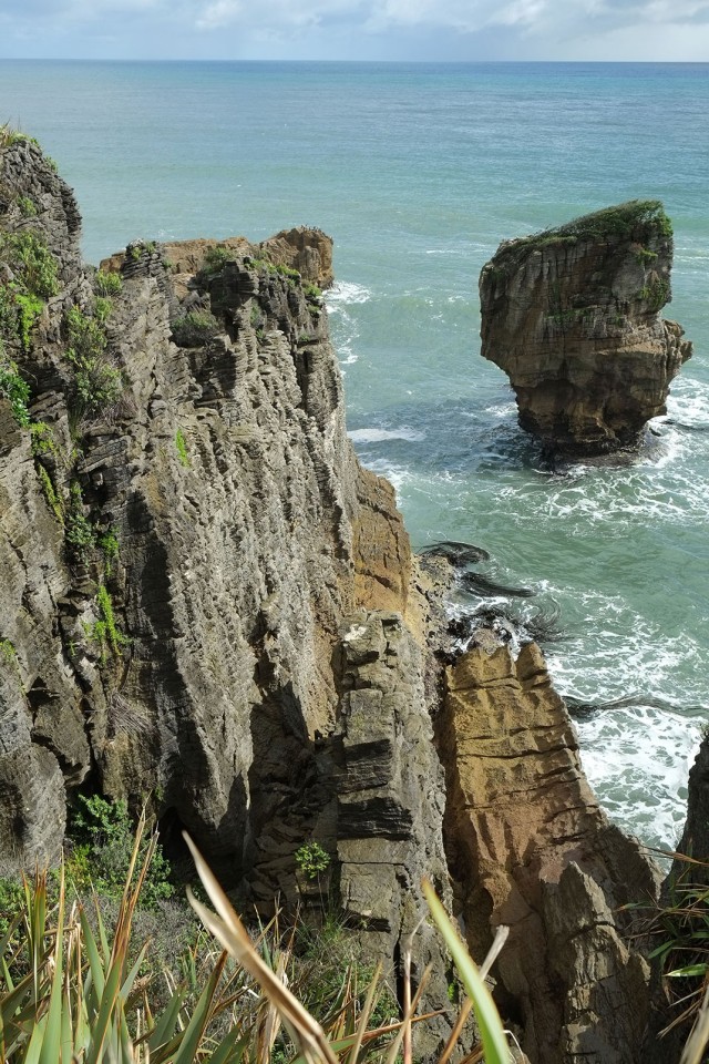 Pancake Rocks-The Amazing Rocky Structures Sculpted By Ocean Waves--12