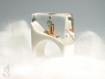 Isabell Manufactures Adorable Rings That Contain Small Scenes Of Everyday Life--1
