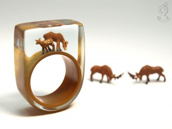 Isabell Manufactures Adorable Rings That Contain Small Scenes Of Everyday Life--8