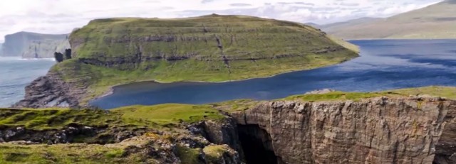This Lake Seems To Overlook The Faroe Islands In Arctic Ocean ...But This Is Due To An Incredible Optical Illusion!--1